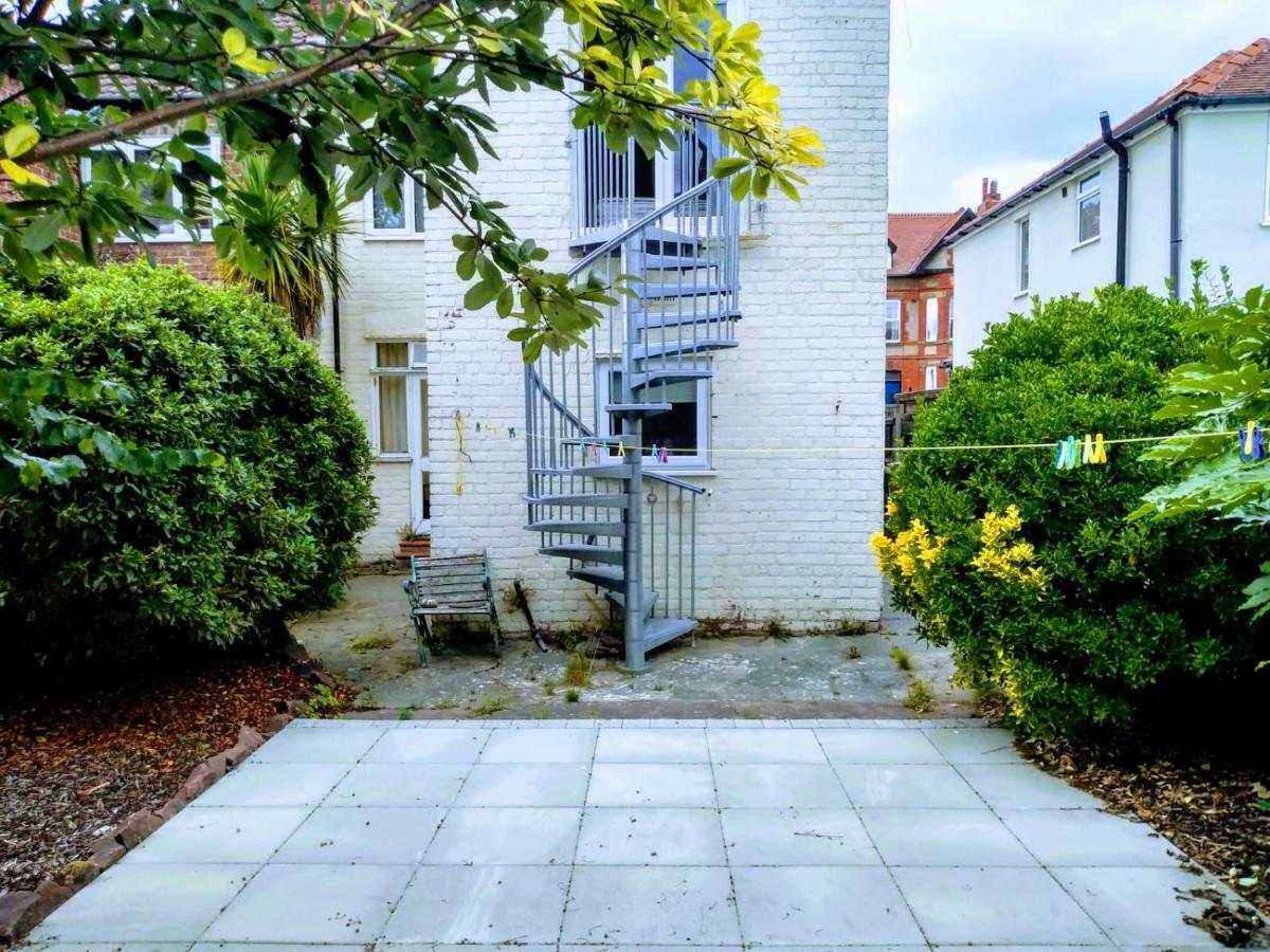 Marine Lake Apartment West Kirby Exterior foto